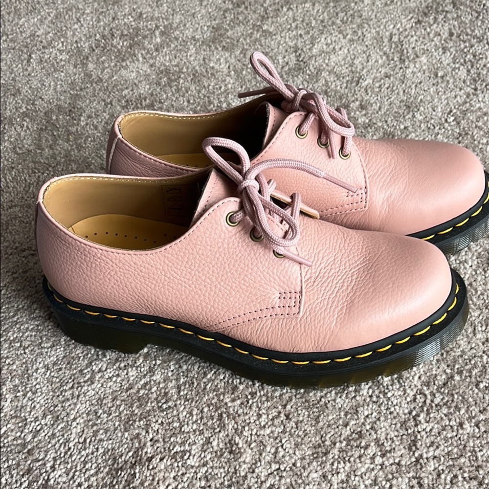 Dr. Martens Virginia Leather Oxfords Peach Beige